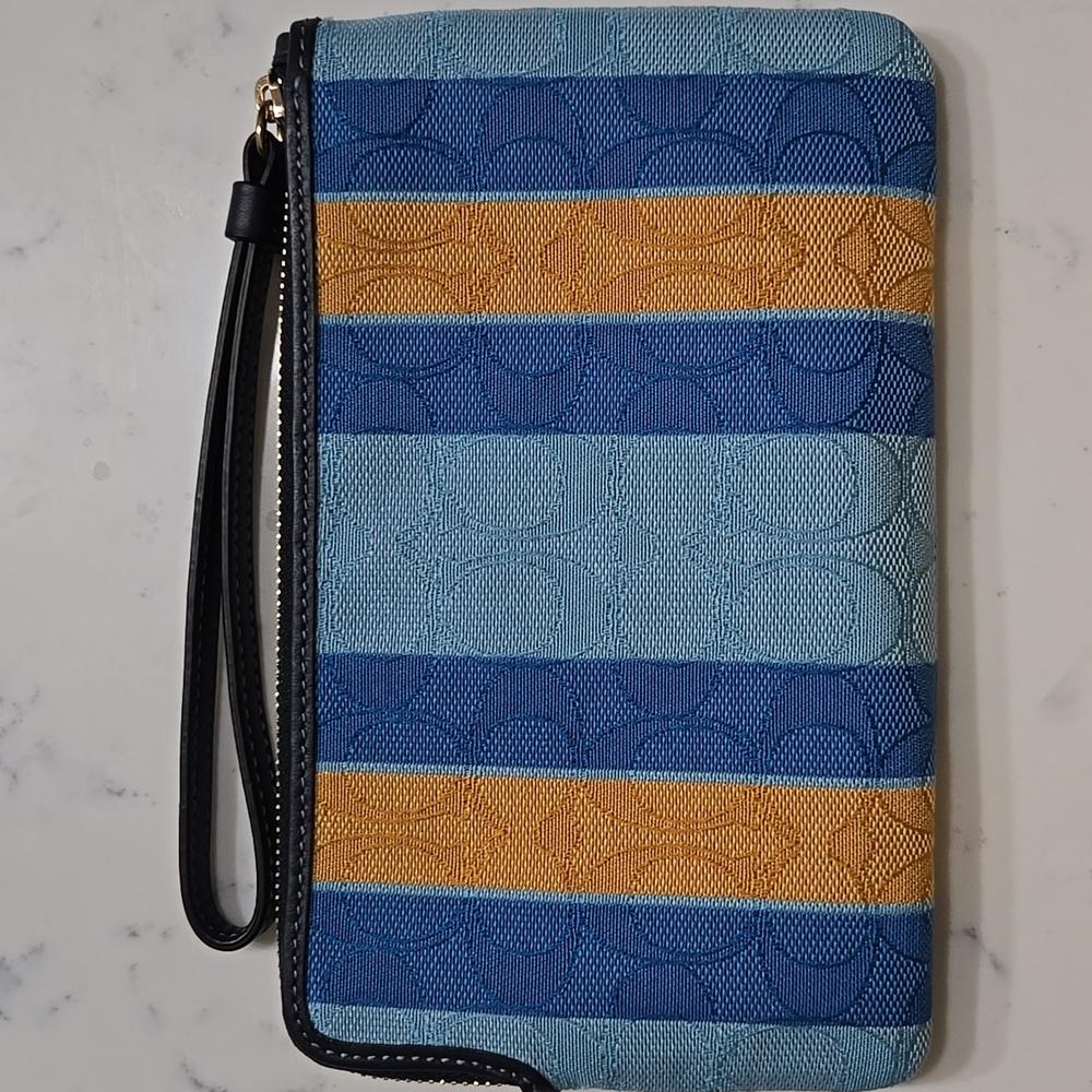 NWT COACH C4566 Large Corner Zip Jacquard Stripes Wristlet - Picture 2 of 6